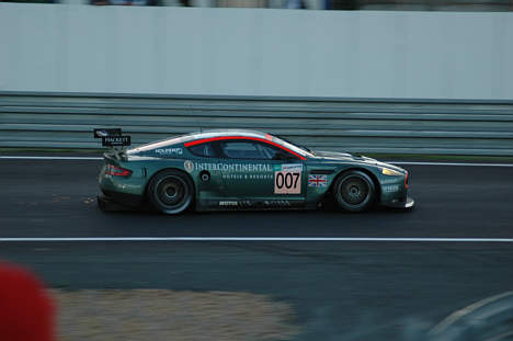 Den vindende Aston Martin på vej igennem Esses.
(Foto: Motorsporten.dk)